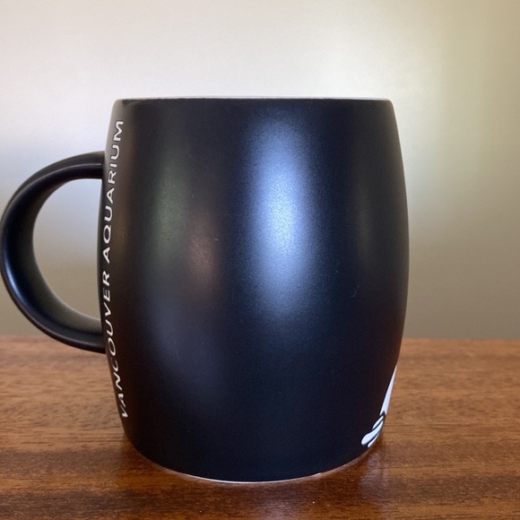 Vancouver Aquarium “Walrus” Mug 16oz Exc Shape - Picture 4 of 8